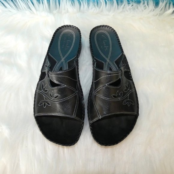 NEW Clarks Black Slide Sandals Size 7N - Picture 2 of 11